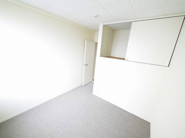 レオパレスＹＡＭＡＤＡｔｗｏの寝室|落ち着いた色調の寝室です