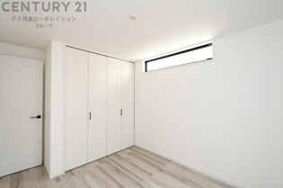 子供部屋…創造性や成長を促す遊びの空間を提供。学習や趣味に集中できる環境を整えます。個別のプライベートスペースは自己表現と自立心を育み、心地よい睡眠環境を整えリラックスできる場所を提供。