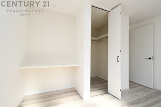 衣類やアクセサリー、小物類の収納が便利で整理整頓がしやすく、部屋の美観を保ちつつ、スペースを最大限に活用できます。衣服のしわやダメージを防ぎ、長持ちさせることができます。