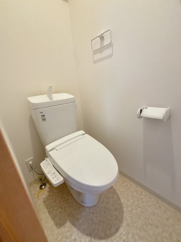 常滑市大野町4丁目戸建のトイレ