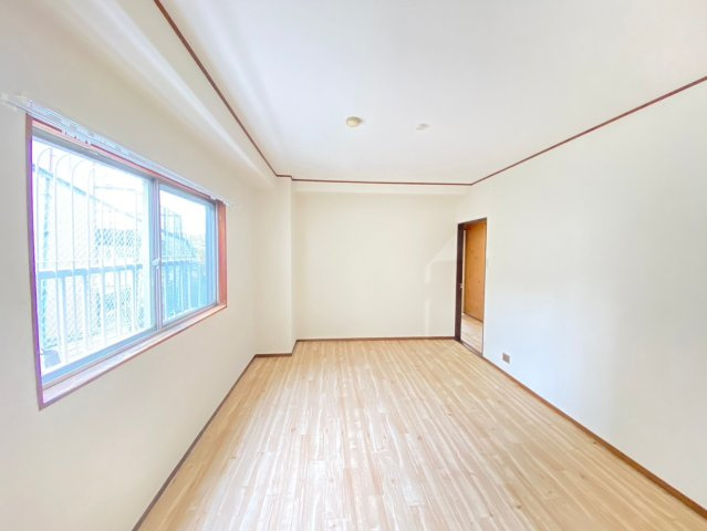 茨木春日丘ハイツの洋室