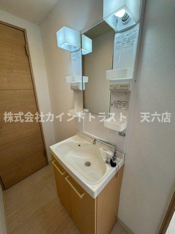 三恵ガーデンハイツの洗面所|脱衣スペースもあります