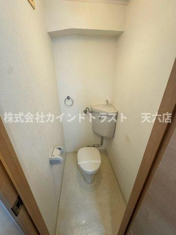 三恵ガーデンハイツのトイレ|落ち着いた色調のトイレです