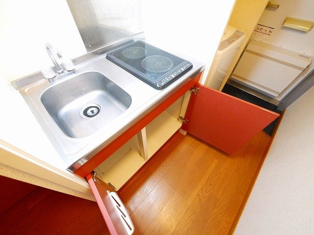 レオパレスリバートップのキッチン|こまごまとしたものを収納できそうですね