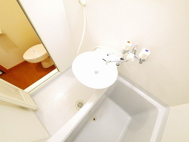 レオパレスリバートップの洗面所|忙しい朝には欠かせない洗面所です
