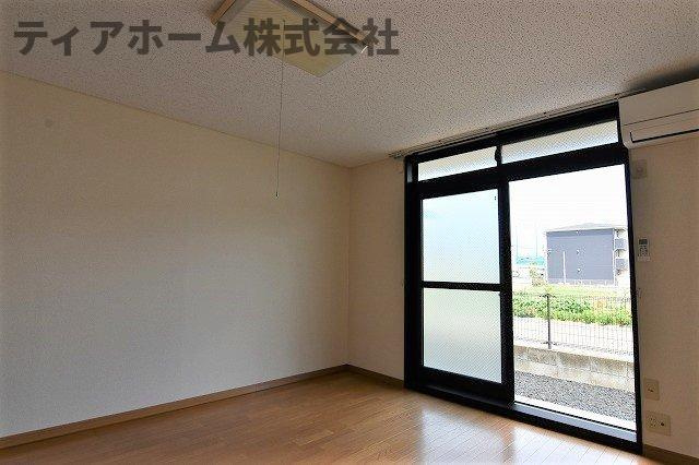 レオパレス二上の居間・リビング