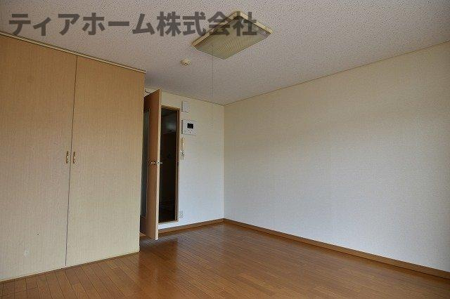 レオパレス二上の寝室