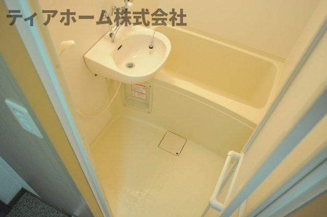 レオパレス二上の浴室|広々お風呂でリラックス