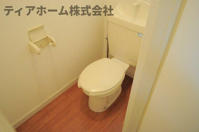 レオパレス二上のその他|独立したトイレで快適な空間に