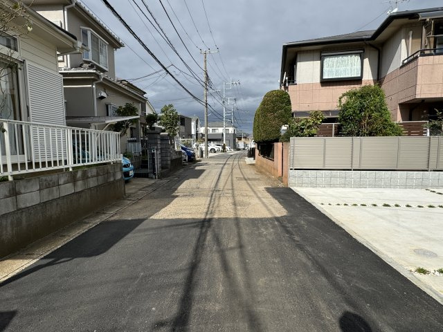 柏市塚崎新築戸建【大津ヶ丘第二小学校：8分】の前面道路含む現地写真|南西側前面道路
