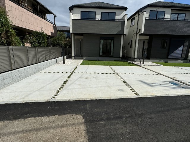 柏市塚崎新築戸建【大津ヶ丘第二小学校：8分】の駐車場|1号棟駐車スペース・並列2台駐車可