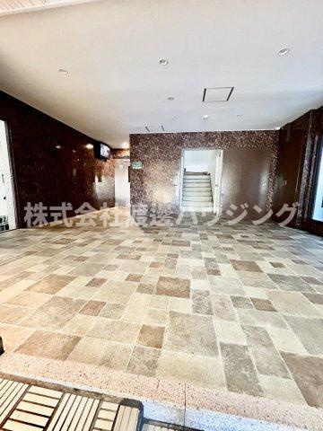 第1マンション寺直のエントランス