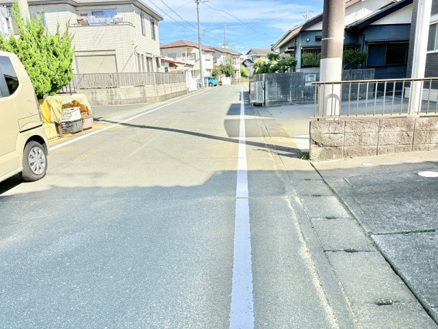 売中古戸建　中央区和合町の前面道路含む現地写真|北側の前面道路です。