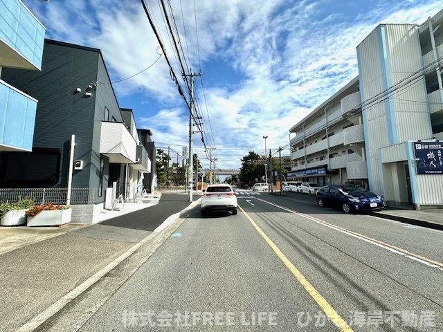 茅ヶ崎市浜須賀  新築戸建　全3棟の前面道路含む現地写真|前面道路