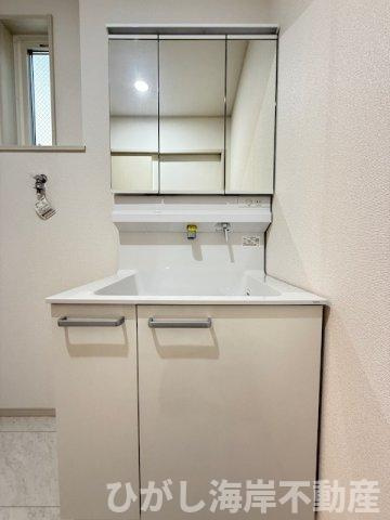 茅ヶ崎市今宿　新築戸建　全8棟の独立洗面台|三面鏡化粧台