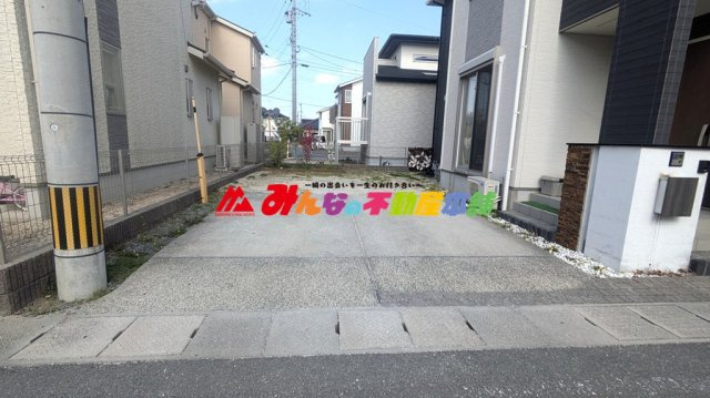 西町中古住宅の駐車場