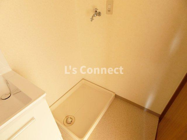 【設備】 | スズキヒルズ | 室内洗濯機置き場には排水パン付き。