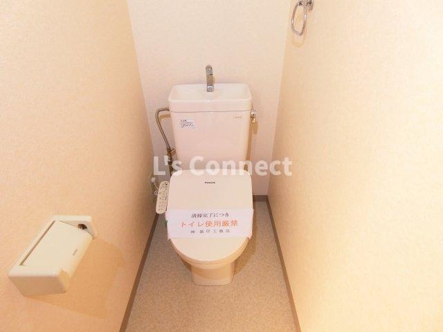 【トイレ】 | スズキヒルズ | 温水洗浄便座付きのトイレ。