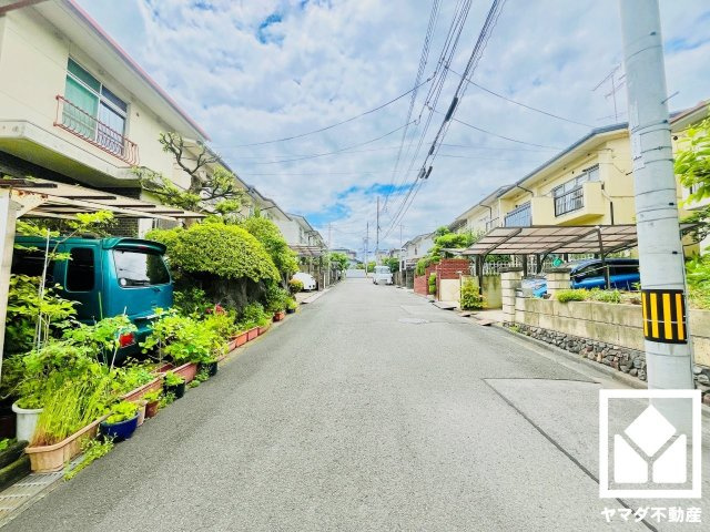 宇治市羽戸山３丁目の前面道路含む現地写真