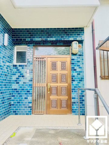 宇治市羽戸山３丁目の玄関