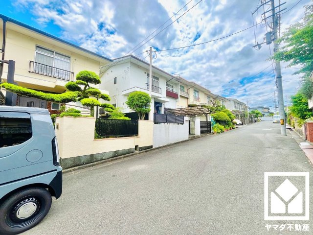 宇治市羽戸山３丁目の前面道路含む現地写真