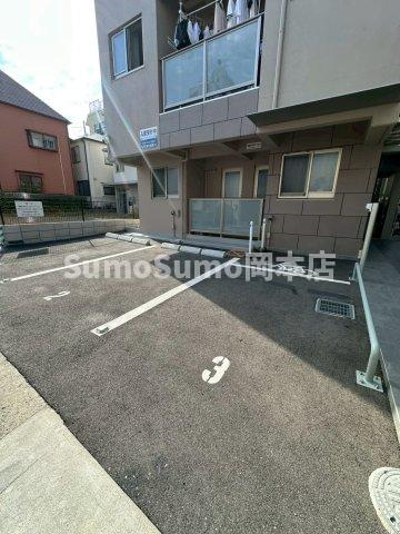 リフュージュ本山の駐車場|駐車場完備です