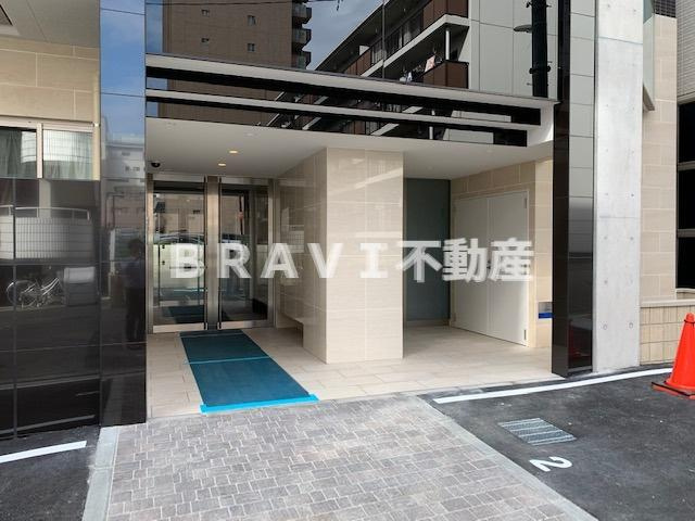 ラ・メゾンヴェール上町　BRAVI不動産のエントランス|【ラ・メゾンヴェール上町】敷地内駐輪場