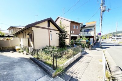 【外観】 | 山科区小野西浦　土地 | 間口が8.1ｍとゆったりとしており、前道も約11ｍと開放的です(^^)/2台分の駐車スペースを確保できるので、ご夫婦でお車を持つことができますね。