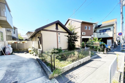 【外観】 | 山科区小野西浦　土地 | 銀行徒歩3分、コンビニ徒歩4分、スーパー徒歩7分と近く生活便利な立地です。
公園徒歩5分、小学校徒歩7分、幼稚園徒歩10分にあるので子育て世代の方にもオススメのエリアです(^^)/