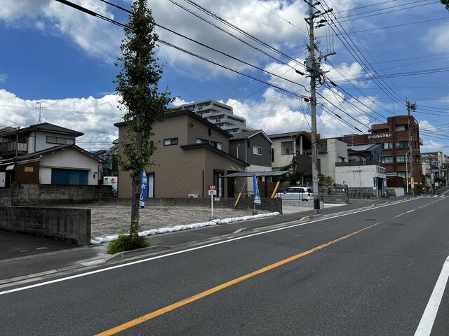 【前面道路含む現地写真】