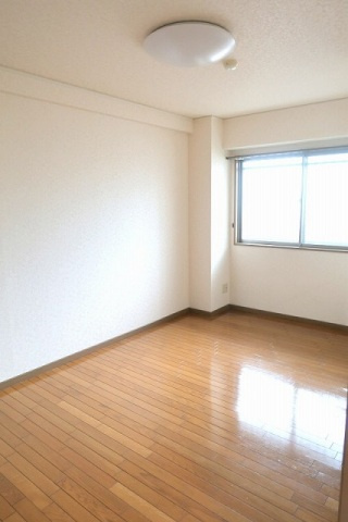 ホウライツルビルの洋室|落ち着いた色調の洋室です