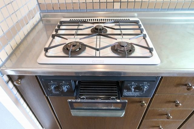 ホウライツルビルのキッチン|お料理しやすいキッチンです