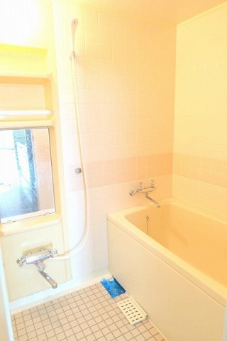 ホウライツルビルの浴室|きれいなお風呂です