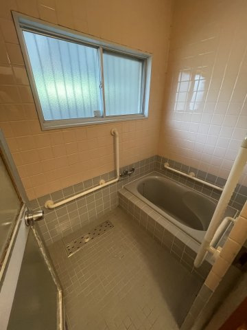 奈良県香芝市関屋北3丁目13-18の浴室|ゆったり過ごせるお風呂です