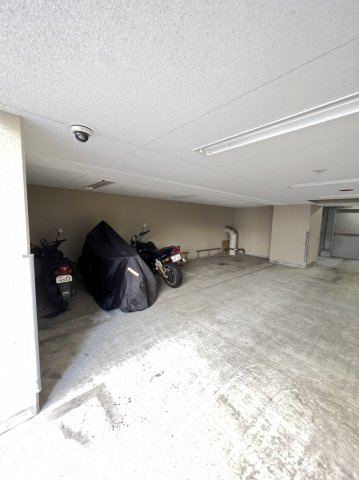 神戸市中央区磯上通３丁目の賃貸マンションの駐車場