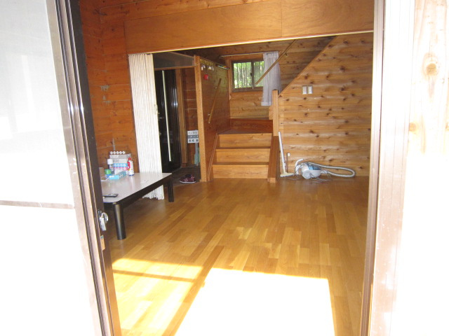 和歌山県日高郡別荘の居間・リビング|おしゃれなリビングです