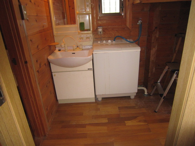 和歌山県日高郡別荘の独立洗面台|独立洗面化粧台が付いています