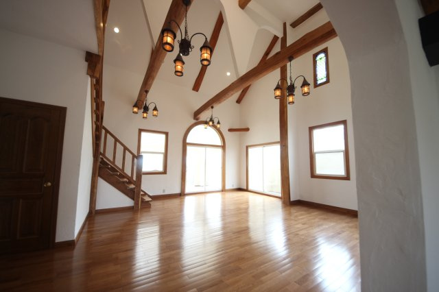 大津市北小松1552-5　戸建の居間・リビング