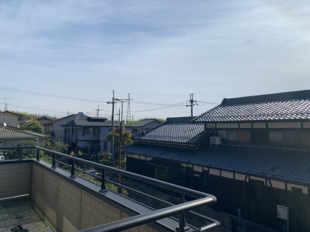 大津市日吉台4丁目28-14　中古戸建のバルコニー|バルコニーからの眺めを楽しみながら食事をしませんか