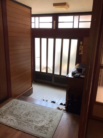 列見町中古戸建の玄関|シンプルで使いやすい玄関です