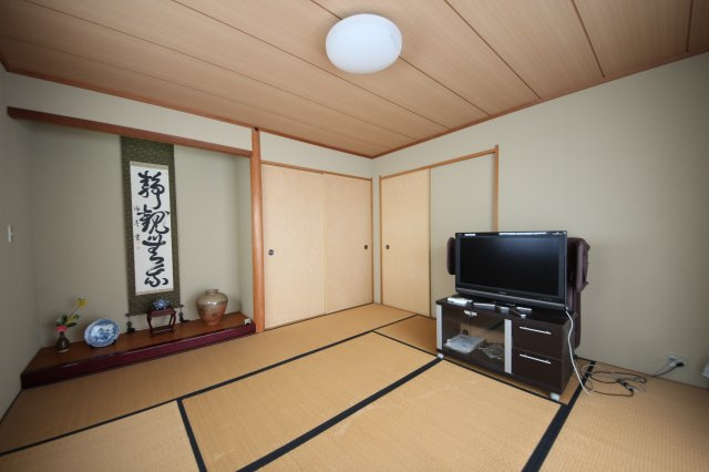 大津市仰木の里東5丁目11-15　中古戸建の和室|来客時にも便利な和室付き