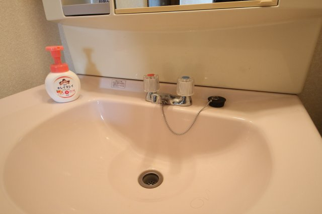 大津市仰木の里東5丁目11-15　中古戸建の独立洗面台