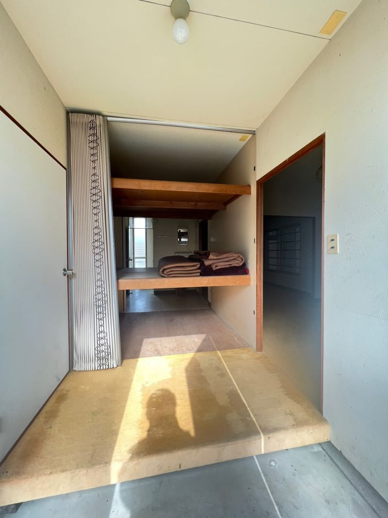 大津市南小松1594-385　中古戸建の玄関|落ち着いた玄関です