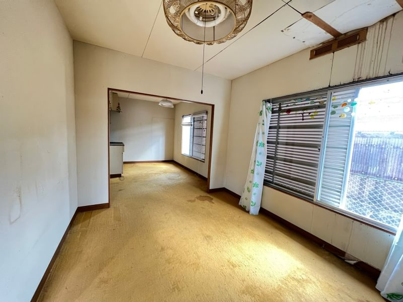 大津市南小松1594-385　中古戸建の居間・リビング|おしゃれなリビングです