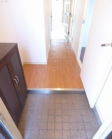 セルサス和泉の玄関|収納もある玄関です