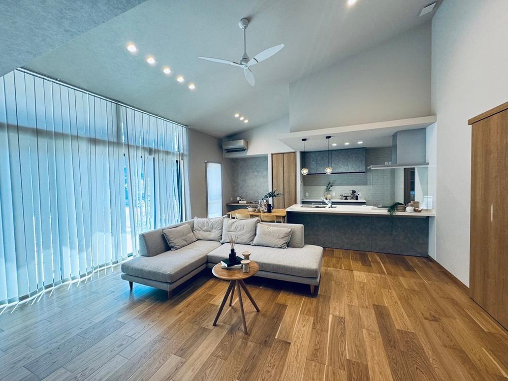 小山市大字神鳥谷　新築戸建34-21号棟の居間・リビング