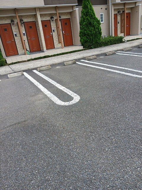 フレスクーラの駐車場