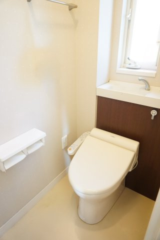 中古戸建　四條畷市田原台2丁目（平成23年築）のトイレ