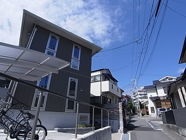 神戸市須磨区月見山町３丁目のアパートの外観