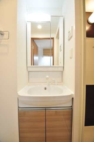 大阪市都島区都島北通２丁目の賃貸マンションの洗面所